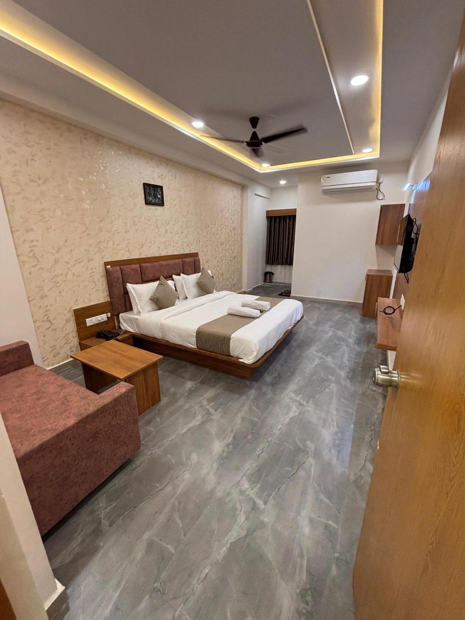 Hotel Mountain Bharuch Exterior foto